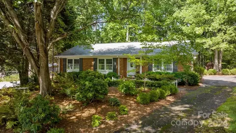 5211 Glenbrier Dr, Charlotte, NC 28212