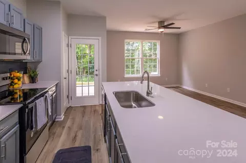 2124 Whispering Way, Charlotte, NC 28212