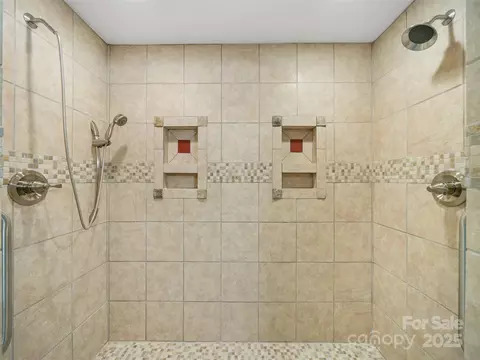 Bath - 412 Blueberry Dr, Burnsville, NC 28714 photo 4 of 6