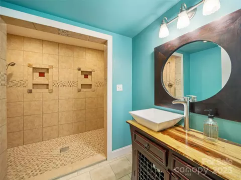 Bath - 412 Blueberry Dr, Burnsville, NC 28714 photo 3 of 6