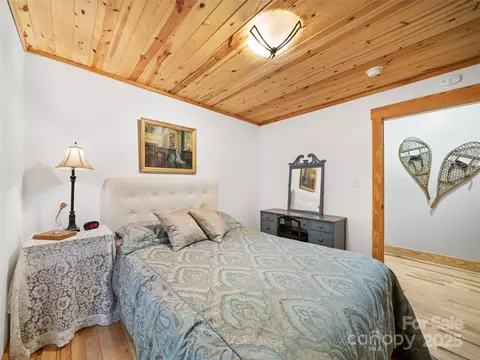 Bedroom - 412 Blueberry Dr, Burnsville, NC 28714 photo 1 of 5