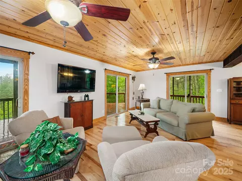 Living - 412 Blueberry Dr, Burnsville, NC 28714 photo 2 of 4