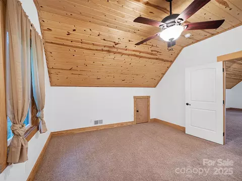 Bedroom - 412 Blueberry Dr, Burnsville, NC 28714 photo 4 of 5