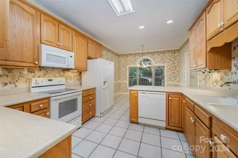 Kitchen - 2014 Schofield Pl, Salisbury, NC 28144 photo 1 of 2