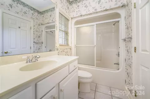 Bath - 2014 Schofield Pl, Salisbury, NC 28144 photo 3 of 3