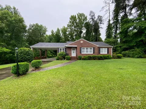 822 Wildwood St, Wadesboro, NC 28170
