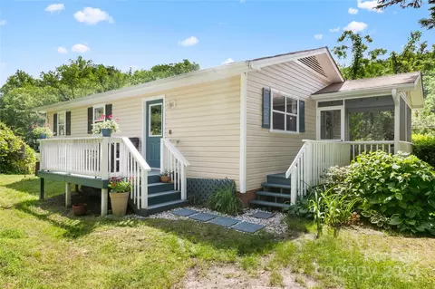 Exterior - 313 E Howard St, Tryon, NC 28782 photo 4 of 7