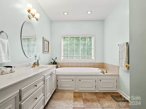 Bath - 245 Hawthorne Ln, Cheraw, SC 29520 photo 3 of 6