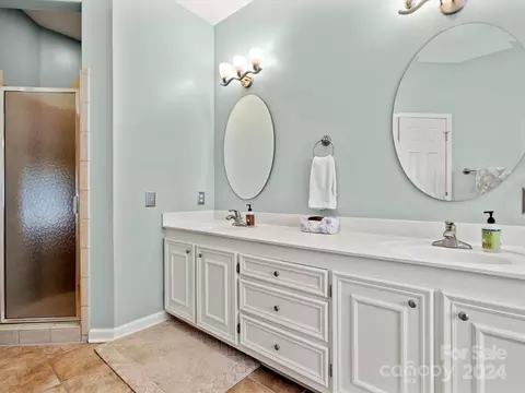 Bath - 245 Hawthorne Ln, Cheraw, SC 29520 photo 4 of 6