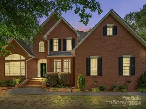 Exterior - 245 Hawthorne Ln, Cheraw, SC 29520 photo 2 of 7
