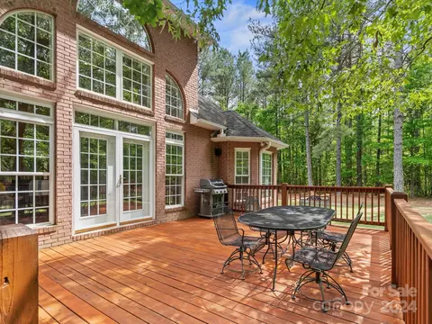 Exterior - 245 Hawthorne Ln, Cheraw, SC 29520 photo 3 of 7