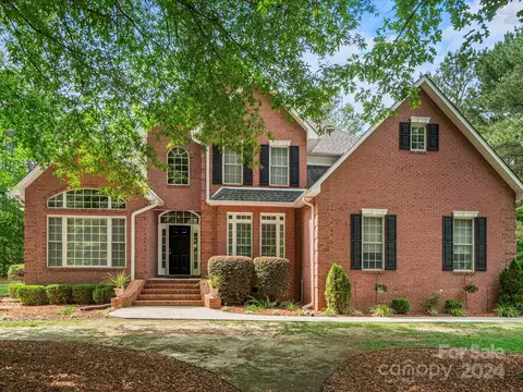 245 Hawthorne Ln, Cheraw, SC 29520