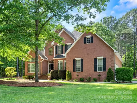 Exterior - 245 Hawthorne Ln, Cheraw, SC 29520 photo 4 of 7