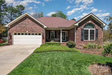 612 Hertford Ln, Graham, NC 27253
