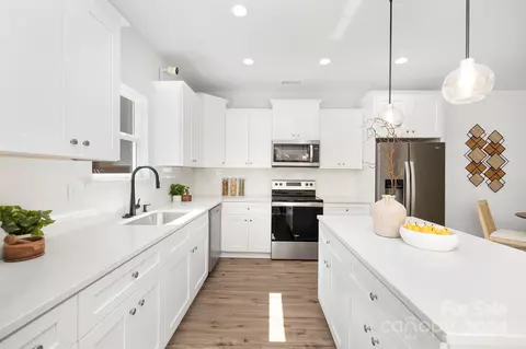 401 Austin Dr, Charlotte, NC 28213