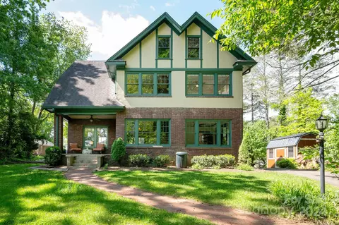 93 Saint Dunstans Rd, Asheville, NC 28803