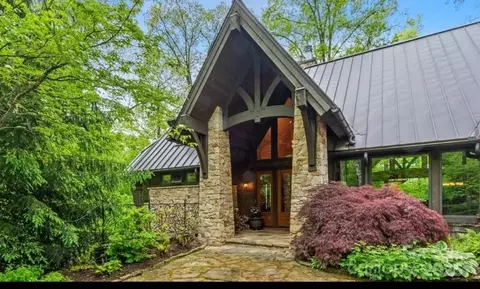 16 Springflower Ct, Burnsville, NC 28714