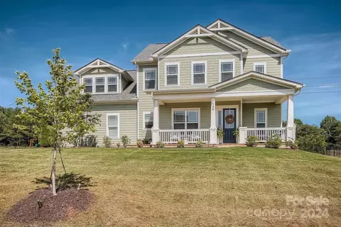 146 Riverstone Dr, Davidson, NC 28036
