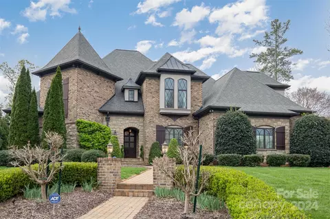 8012 Wicklow Hall Dr, Matthews, NC 28104