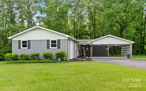 222 Yorkfield Dr, Elkin, NC 28621