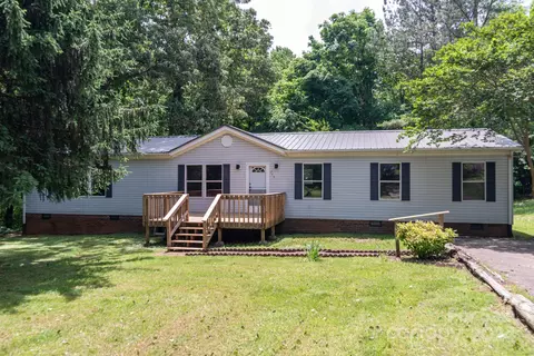 715 E 9th St, Newton, NC 28658