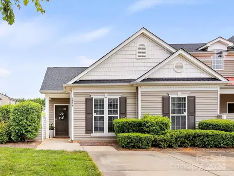 7816 Paper Birch Dr, Charlotte, NC 28215