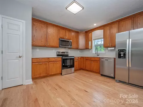 Kitchen - 68 Cedarview Ln, Saluda, NC 28773 photo 2 of 3