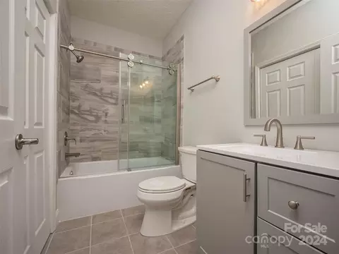 Bath - 68 Cedarview Ln, Saluda, NC 28773 photo 4 of 4