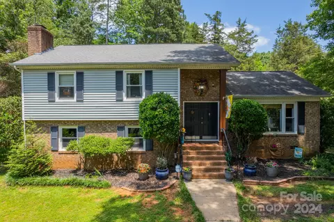 7508 Limerick Dr, Charlotte, NC 28270