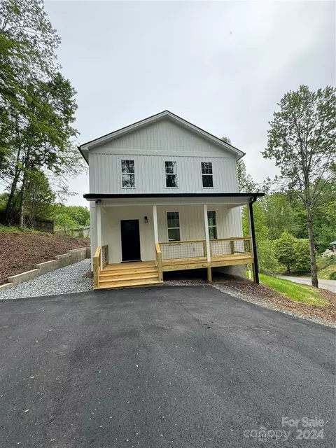 454 Valley St, Mars Hill, NC 28754
