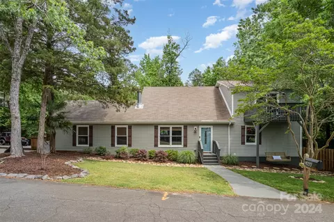 4033 Windward Dr, Tega Cay, SC 29708