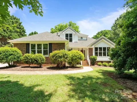 156 Valley Glen Dr, Waxhaw, NC 28173