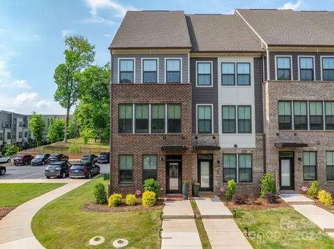 904 Broad River Ln, Charlotte, NC 28211