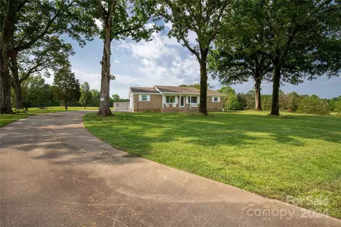 1394 Douglas Rd, Lancaster, SC 29720 photo 2