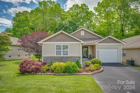 85 Clear Creekside Dr, Hendersonville, NC 28792
