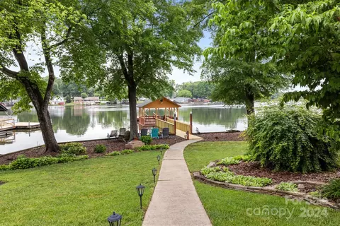 701 Riverside Dr, Lexington, NC 27292