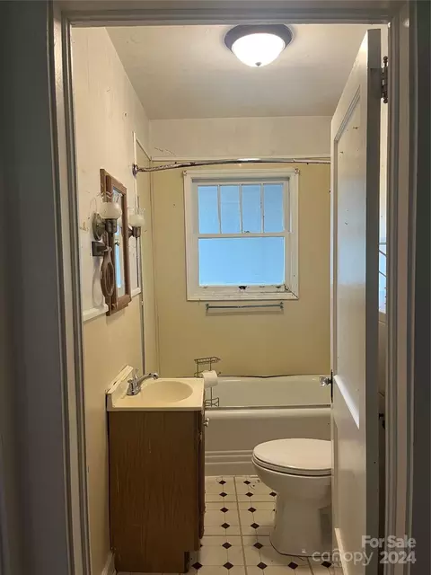 Bath - 2105 E Us 70 Hwy, Morganton, NC 28655 photo 1 of 1