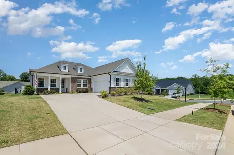 8002 Green Heron Ct, Belmont, NC 28012