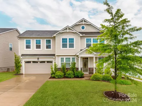 7802 Meridale Forest Dr, Charlotte, NC 28269