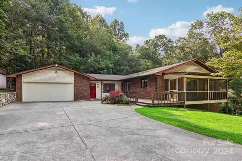 247 Meadow Woods Dr, Hendersonville, NC 28792