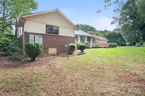 709 2nd Nw Ave NW, Conover, NC 28613 photo 4