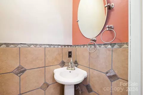 709 2nd Nw Ave NW, Conover, NC 28613 photo 32
