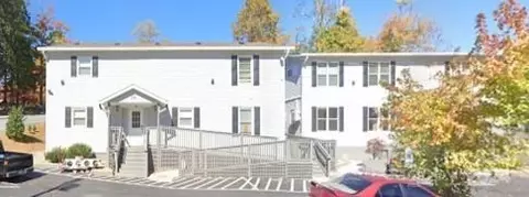 305 8th E Ave E, Hendersonville, NC 28792