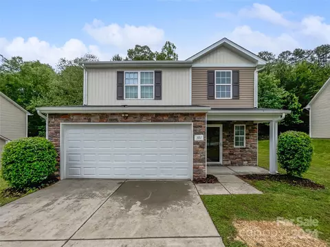 101 Ashton Bluff Cir, Mount Holly, NC 28120
