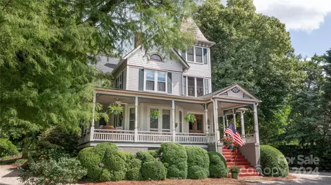 213 Riverside Dr, Morganton, NC 28655