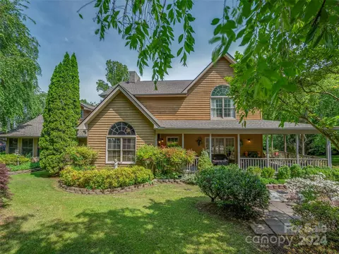 225 Lane Rd, Flat Rock, NC 28731