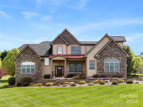 442 Ridgeview Hill Dr, Hendersonville, NC 28791