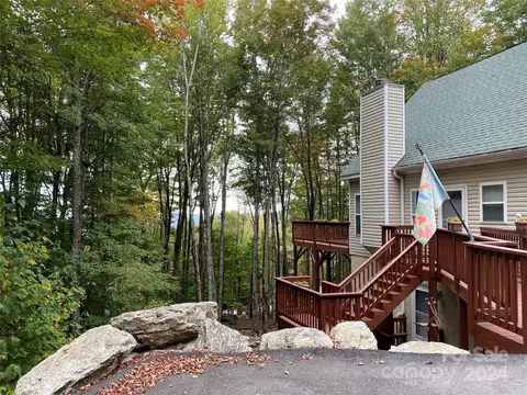 122 Lakeledge Cir, Beech Mountain, NC 28604