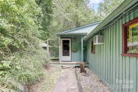 202 Clover Ln, Swannanoa, NC 28778