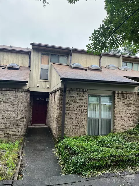 8019 Charter Oak Ln, Charlotte, NC 28226